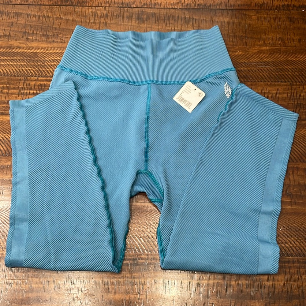 FREE PEOPLE Free Throw Cropped Leggings - Picture 5 of 10
